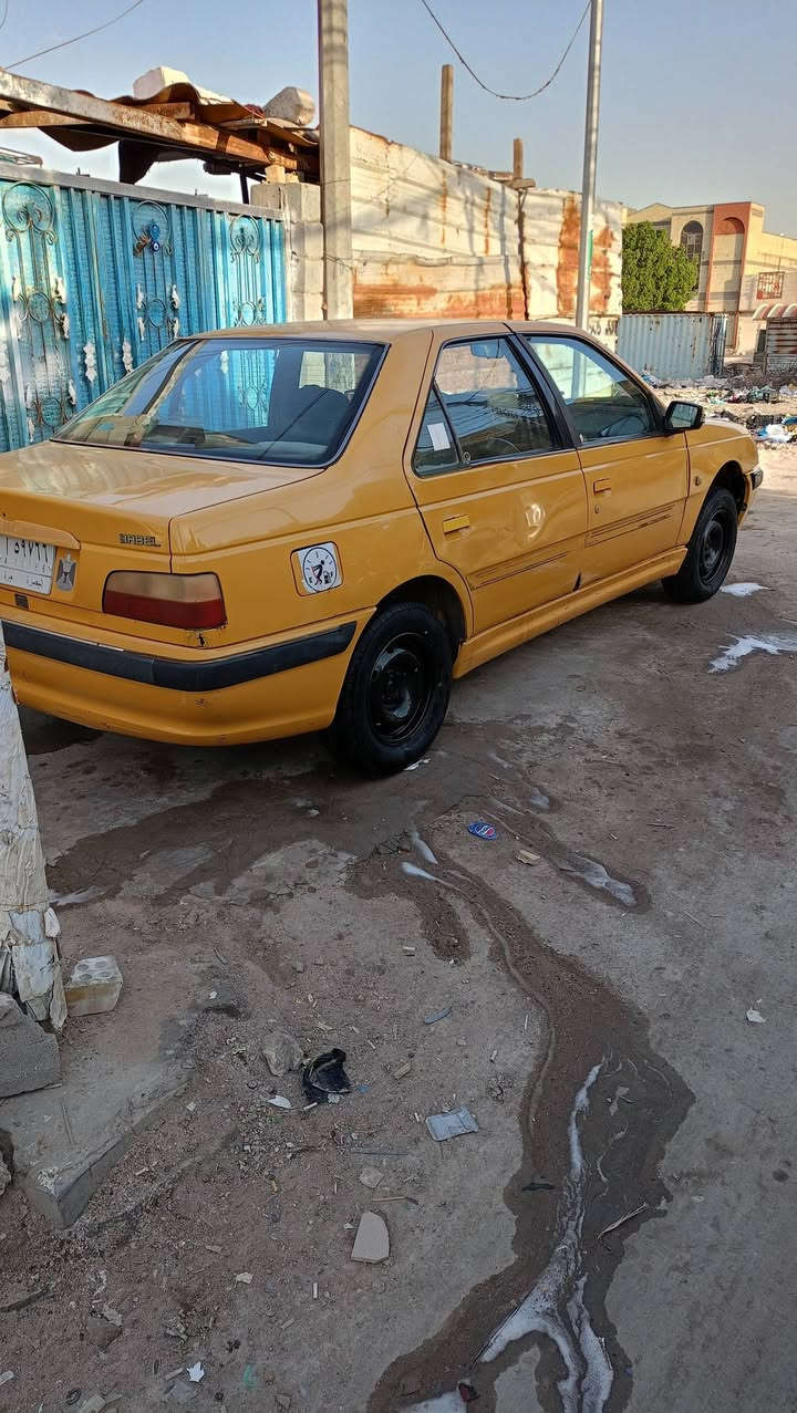 السلام عليكم سياره بيجو بارص موديل15 مكينه جديده تخم تايرات صار3ايام من حطيت كشره نضيفه سياره جاهزه ونضيفه مانقصها شي سنويه تنتهيه 2026 راعيها موجود يريد تحويل كهربائية جاهزه تبريد شغال وتدفى. سعرها30ورقه بيها مجال قليل مكان بصره قبله***********
