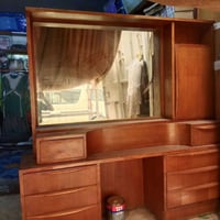 ميز تواليت للبيع سعره 75 07715307308