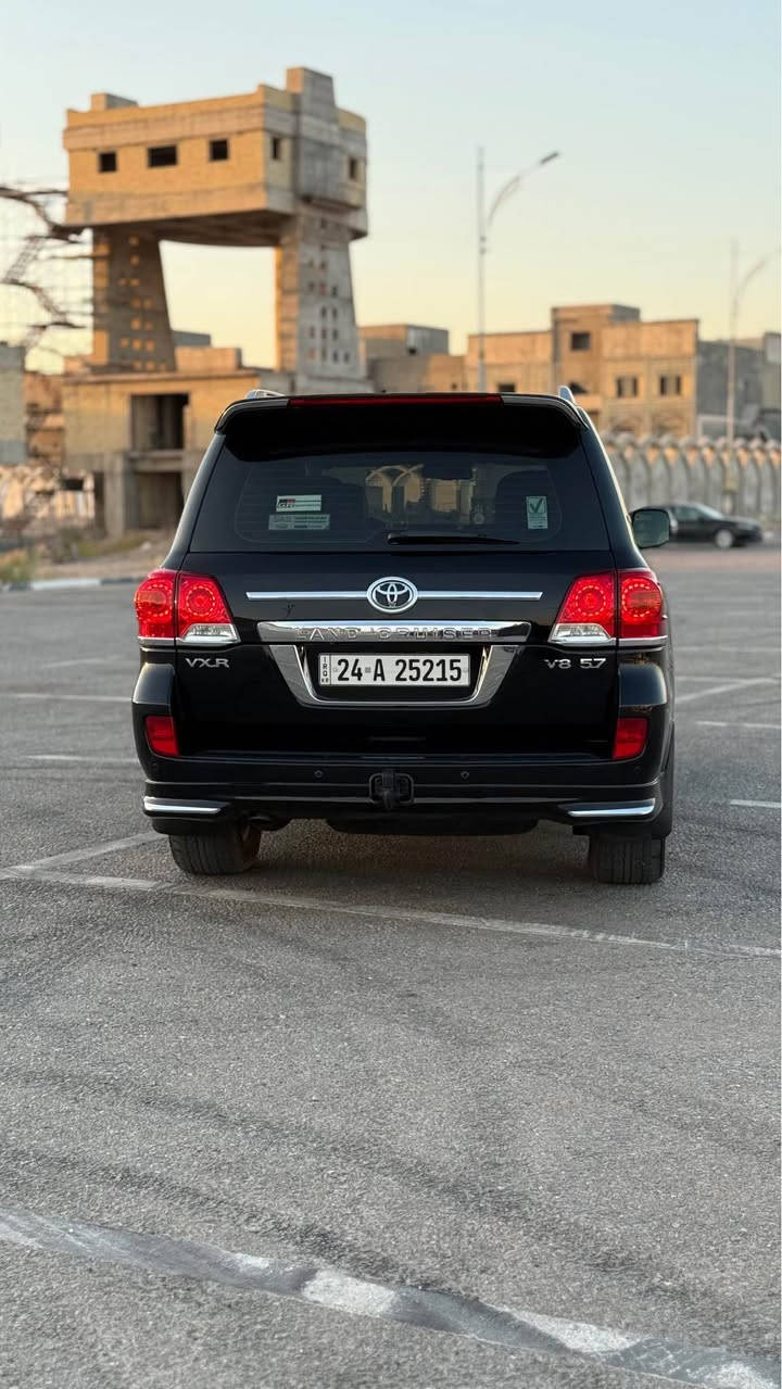 لاندكروز vxr 
موديل١٤
كفاله عامه 
ماشيه ١٥٠ الف حقيقي 
فول واحد على واحد 
كامرات محطيه ٣٦٠ 
حساسات امامي خلفي
جنطه كهرباء 
كشنات كهرباء 
تبريد كشنات 
سيسم سماعات jbl
تحكم ستيرن 
ستيرن كهرباء 
شاشه كبيره بلادي 
كامره خلفيه + اماميه 
مري اوتو 
مكينه ٥٧٠٠ كفاله كير كفاله
باقي مواصفات الvxrالمعروفه 
السياره عليها ادامه كامله وجاهزه ع ٢٤ حبه
السعر 405$ 
قابل للتفاوض 
مكان السياره كربلاء المقدسه 
***********
*********** كربلاء, العراق
