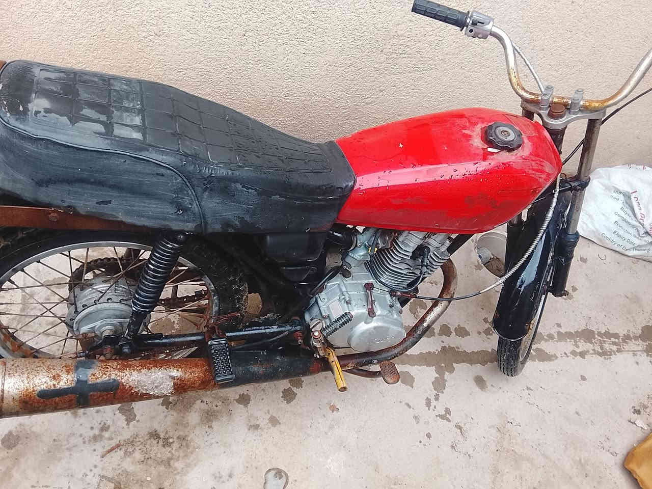 السلام عليكم 
وين الي رخيص 
دراجه ايراني ادوات ادوات مكينه حلوه ونشطه 
سعر 250 بيها مجال قليل 
عنواني ابو الخصيب 
رقم الهاتف ***********
