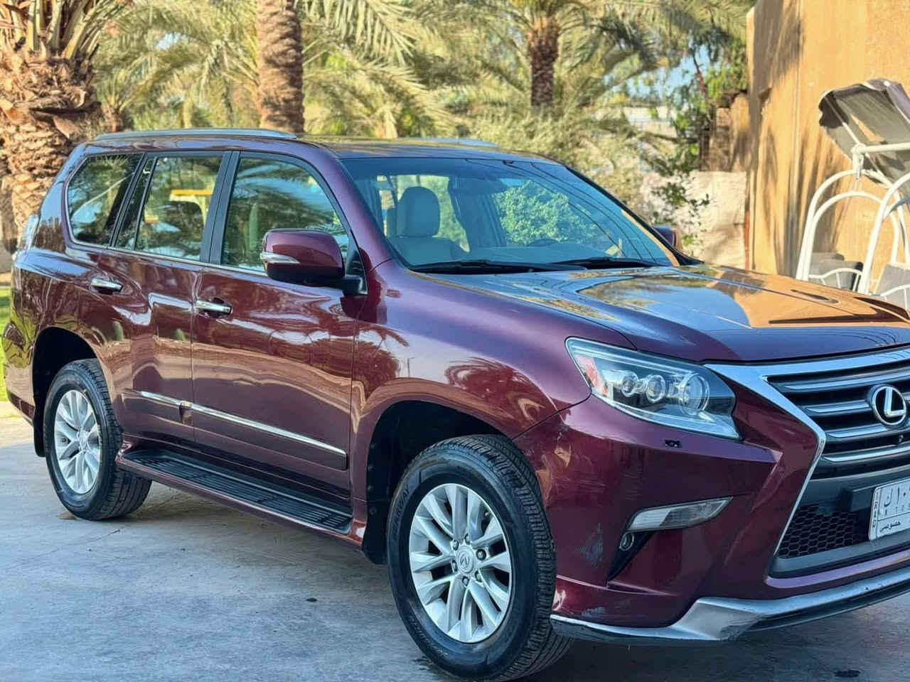 lexus gx 460
2014 
ماشية 237,000 
بدون صبغ 
بيها ضربه بطرف البنيد ما مصلحه
وبيها بارد بالباب الخلفية عكس السائق 
بيها شخوط وملاحظات بسيطة 
حساسات امامي خلفي 
كامرة خالفية امامية 
تحكمات سترين 
مري كهرباء 
كشنات  كهرباء خزن 3 وضعيات
مكان السيارة بغداد 
***********
