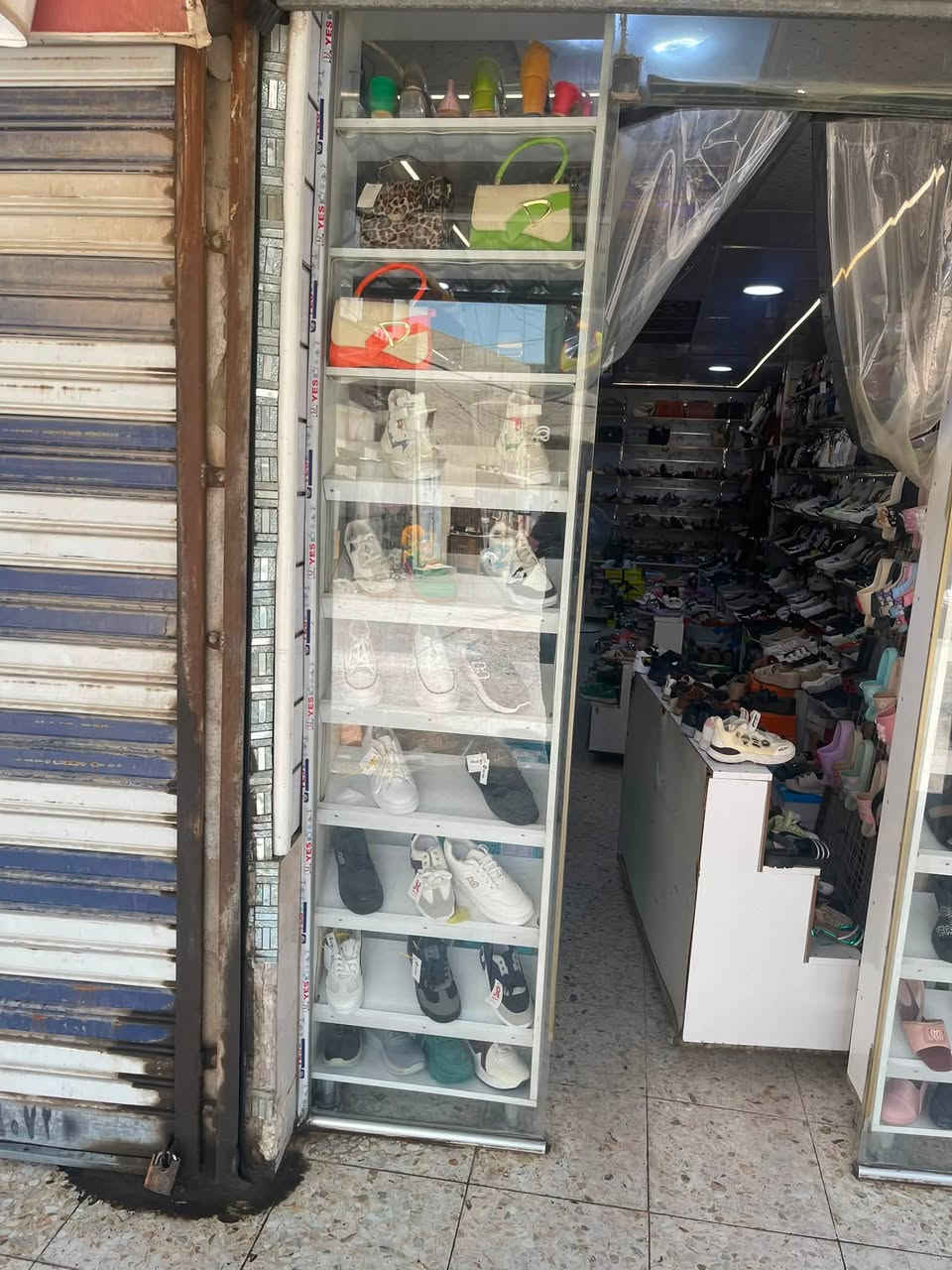 للبيع نظيفة جدا سعر القطعة 40 للاستفسار *********** بغداد
