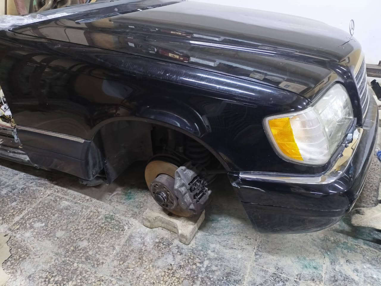 السلام عليكم مرسيدس شبح موديل 1966 رقم بغداد دولي للتعمير مع سياره مرسيدس شبح موديل 1996 وارد امريكي مقطعه ادوات كامله بكل تفاصيلها للبيع السعر 9500 دولار للاستفسار ***********
