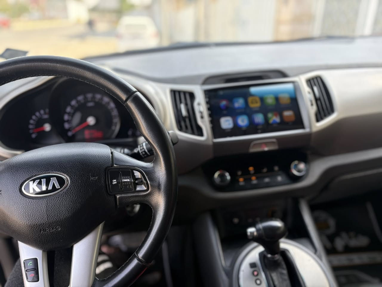 السلام عليكم كياسبورتج 2015 خليجي رقم بغداد الجديد. 
شركه العامه سياره جديده بمعنه الكلمه صبغ شويه من جاملغ بدون دواخل السعر 142 مجال بسيط 
محرك 2000دوش 
شاشه كامره 
مري شفط 
حساس خلفي 
منظومه زنون 
تحكم ستيرن جهتين 
ماشيه 110mk حقيقي 
سياره جديده معنه الكلمه مكان سياره بغداد للستفسار 
***********
