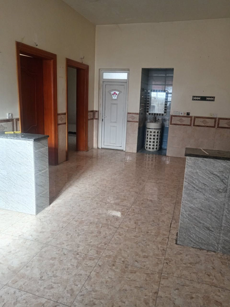 السلام عليكم بيت للايجار.. بالدور الثانيه قريب على شارع 60 لباقي التفاصيل الاتصال على الرقم - ***********
