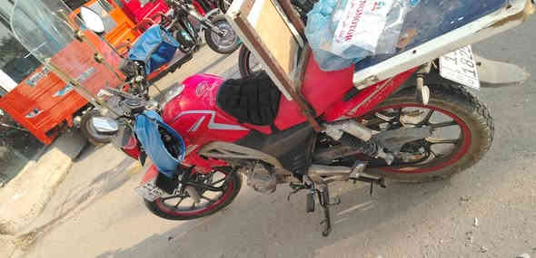 شاينك ربع للبيع مرقمة باسمي بغداد
بيها ملاحضة وحده بسيطة لاغير بكفر الايمن
دراجة ماشية عشرين الف وقابل لزيادة
نضيفة تزويد مرتب وبي فائدة ك جامة وغيرها
مابيها اي. نقوصات تايرات جبلية 

السعر مليونين و400 قفل قفل قفل مابي ربع ينزل
دراجة صارلها ٨ اشهر يمي شغلي بيها كلش خفيف

المكان بغداد مدينة الصدر حي اكد رحمة
الرقم ***********
ماحب اكتب بعد تجي تشوف بعينك ما تعجبك كروتك عليه بغداد
