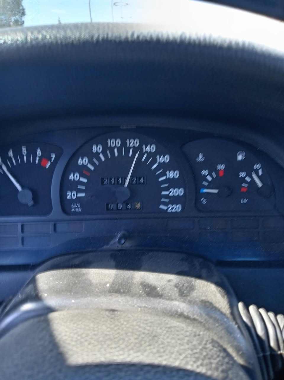 فكتره حجم ٢٠ كير اوتوماتيك قفل مركزي بور ايبييس سلايت طخم جديد باتري جديد بدون صبغ خلاص مسجل سماعات داخل نضيف احلا من الصور محرك وكير شرط الفحص اتصل
***********
***********
