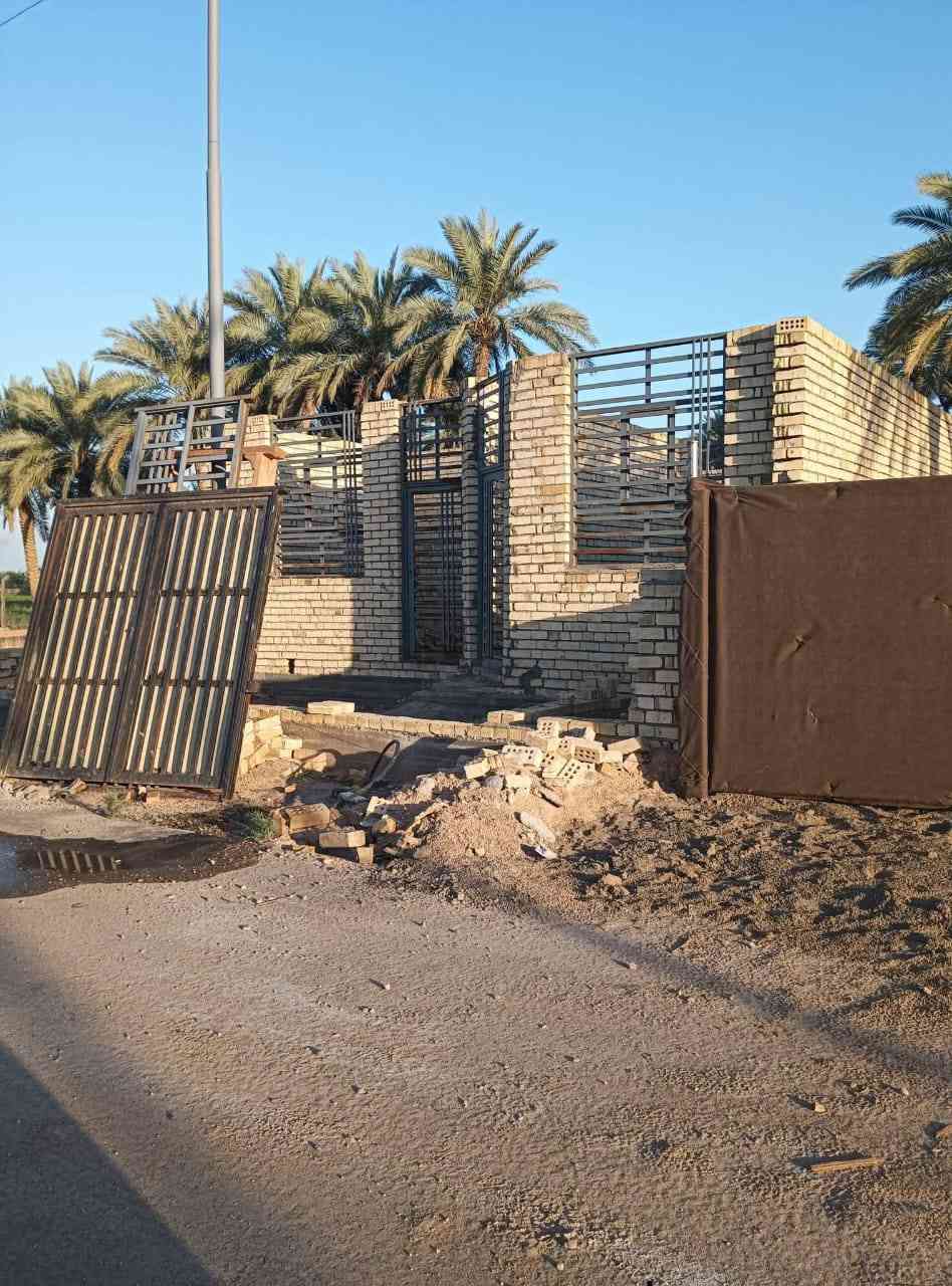 :هيكل للبيع 
طابو زراعي سند 25 
المساحة 152 واجهة 8 من نزال 19
بابل منطقة برنون قرب سيطره الآثار 
بنائه درجة اولى
 غرفتين نوم 
وهول +استقبال 
مطبخ +صحيات
وياه باب خارجية وإطارات البوب الداخلية
مجمع جديد مرتب خدمات كاملة ماء .كهرباء .تبليط 
السعر 35 قابل للتفاوض 
للاستفسار الاتصال 
***********
***********
مكتب عقارات أبراج بابل 
عنوان المكتب بابل حي الجزائر مقابل الجسر الدولي
