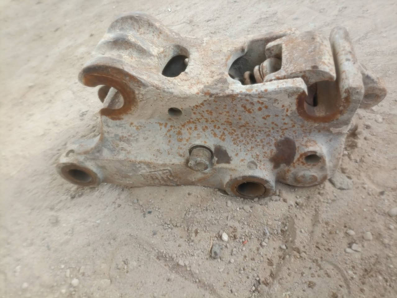 للبيع كماشه حفاره جي سي بي ***********
