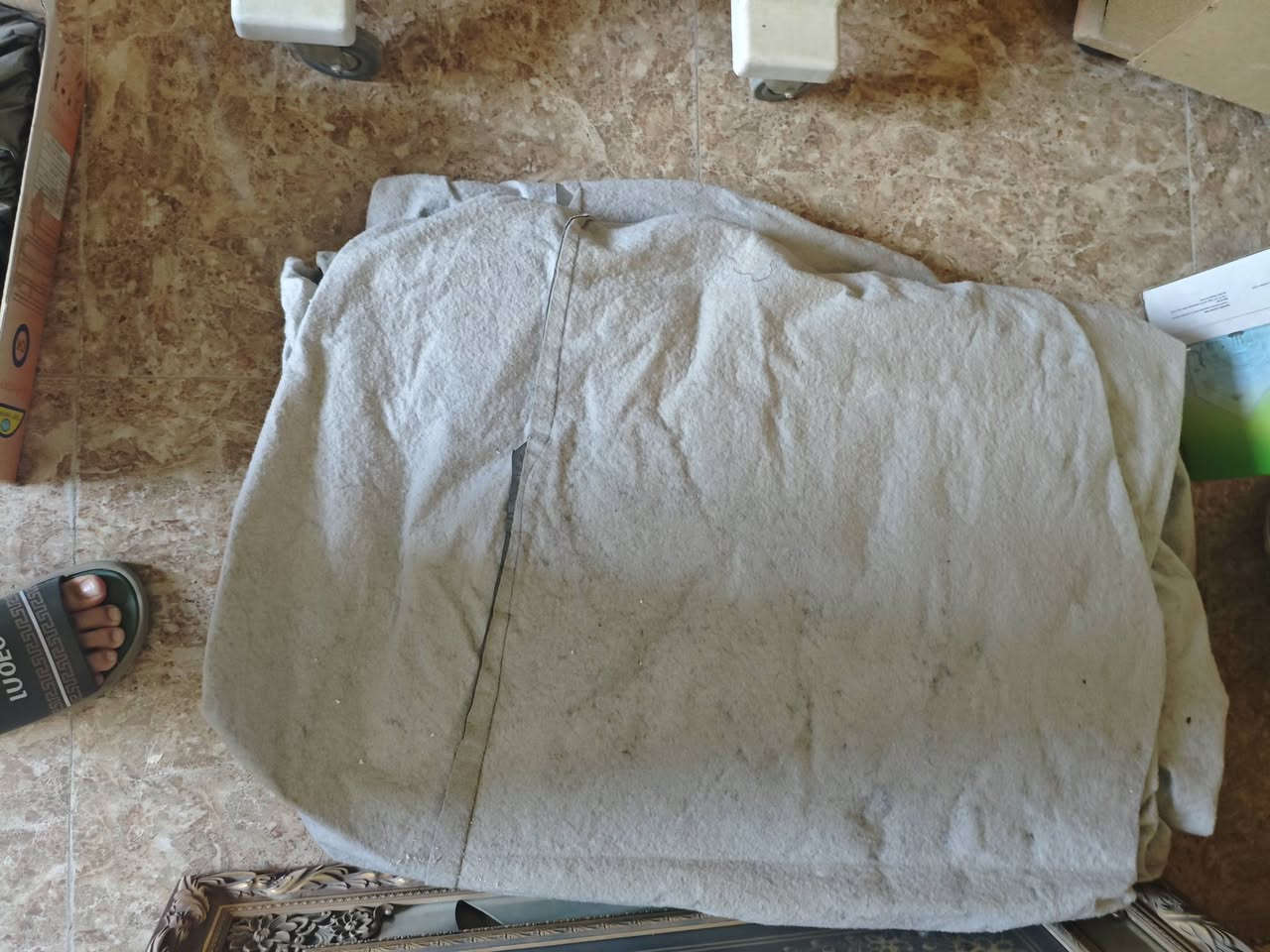 سلام عليكم غراض للبيع 
چادر 25
طباخ 25
ميز او نانو او صورة على تلفزيون
العنوان بغداد سبع قصور 
رقم *********** اكو واتساب
