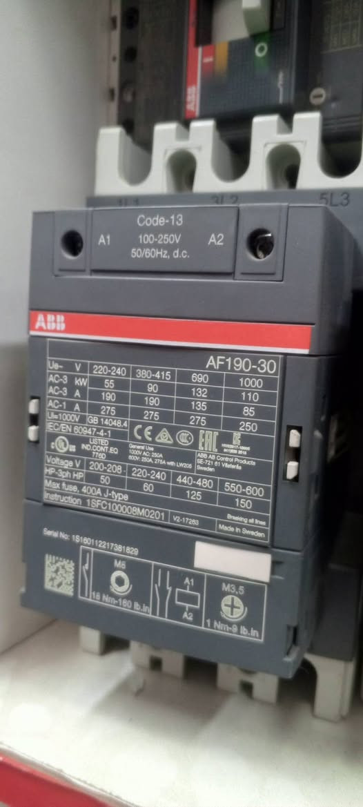 يوجد لدينا قواطع وكونكترات 
اصلي باله ABB 
العنوان بغداد عكد النصارى 
يوجد خدمه توصيل 
👈***********👉
