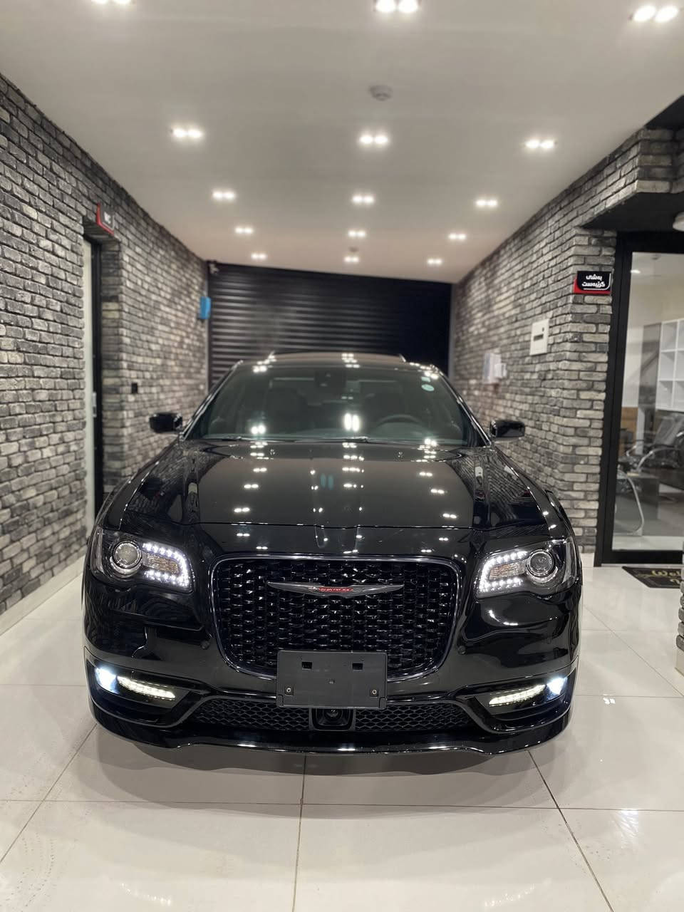 كرايسلر 300-S
2023
مواصفات فول فول 
ضمان دولي مواصفات كندي 🇨🇦 
كلين بدون صبغ ادخال كاتي دهوك بدون لوحات
رادار جانبى وامامى پرده خلفى كشن تبريد تدفئه
موجود فى سليمانيه منطقه الصناعيه الاولى
***********
***********
