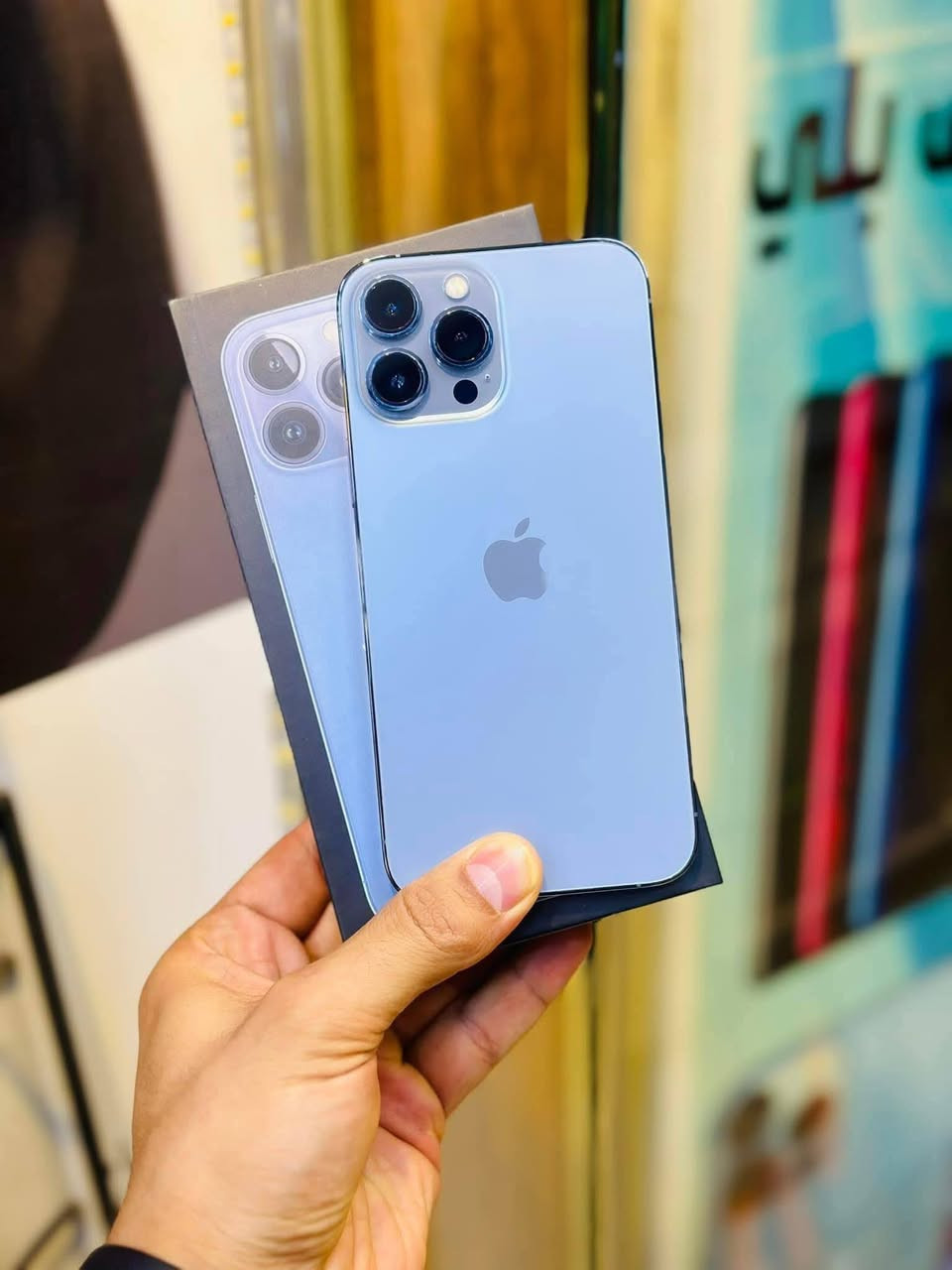 ايفون ١٣ برو ماكس
لون بحري
نموذج M
ذاكرة ٢٥٦
بطارية 89 اصليه من شركه ابل 
واتر بروف
جهاز بلادي ومكفول من كلشي
ملحقات الجهاز باكيت +لاسق مضلل اصلي
عنواني الرمادي 
التواصل عالخاص
او عالرقم 
***********
