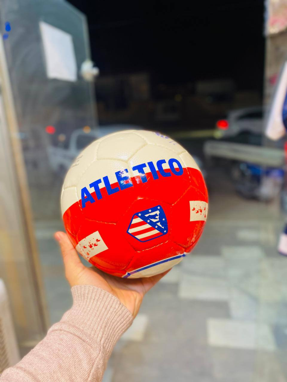 السلام عليكم يتوفر لدينا تجهيزات الرياضيه بانسب الاسعار عنوان المحل مقابيل مركز شباب رقم ***********
