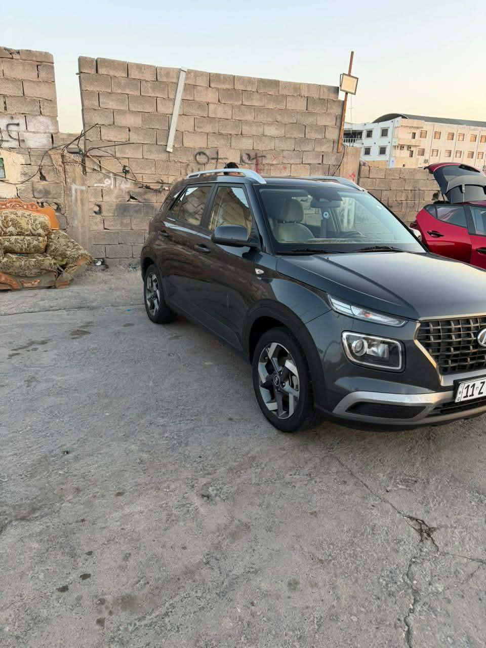 السلام عليكم
هونداي فينو 2024 خليجي 

مكينه 1600
حادثه بابين  فقط
مواصفاته حلوه ومعروفه 
حساسات امامي خلفي + بصمه تشغيل وتشغيل عن بعد + شاشه + كامره خلفيه + تحكم جيهتين 
السياره مرقم بغداد باسمي تحويل ثاني يوم 
سياره جديده مال بيت مابيه نقص كلشي 
السعرر ( 130) وبيه مجال 
الشراي يتصل ***********
مكان السياره واسط
