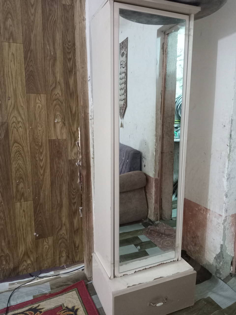 اسلام عليكم غرفة تركيا للبيع بيهه اضرار بسيطة الدوشك مبيوع فقط الأخشاب السعر ٣٥٠ وبيهه مجال قليل مكاني الحر قريب على سوق حي العسكري مال الحر هذا رقمي واتساب***********
