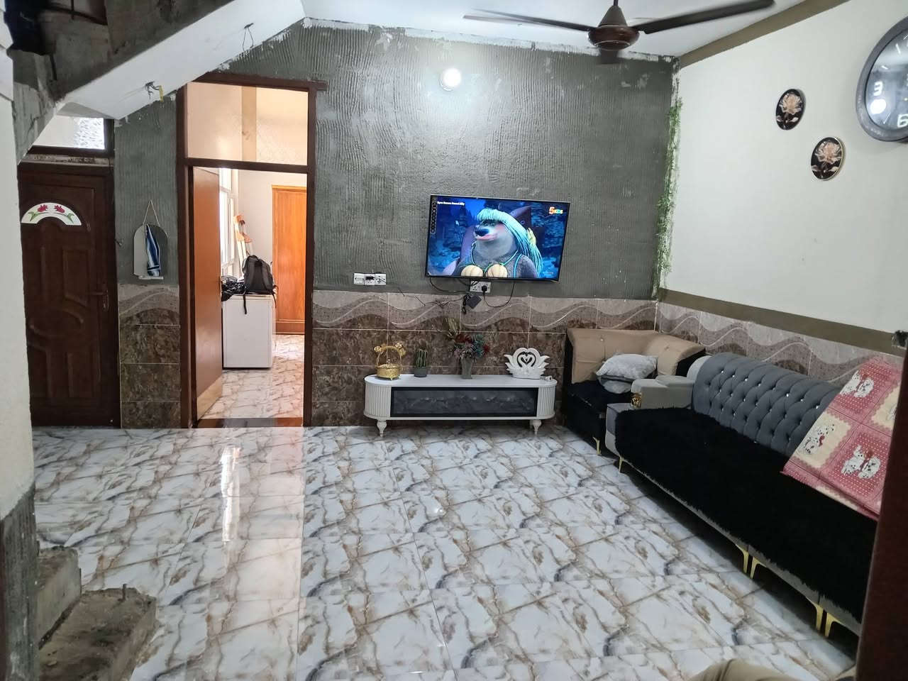 السلام عليكم بيت المساحه ١٠٠ الواجه ٧
والنزال ٢٣ منطقة المفرق الحاج ناصر
عل سايدين قريب عن جامع الحاج نعمه شارع ابو جعفر ابو الجمله
***********
