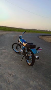 دراجة حربي • بدون أوراق • محرك مشدود