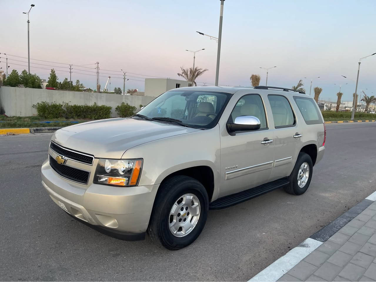 السلام عليكم ***********
تاهو 2010 خليجي 
مكينه وكير مكفولات 
حداديه امامي وخلفي جديد 
تخم تاير جديد
تبريد شرط ثلج 3 قطع
تدفئه شغاله
كهربائيات كلها شغاله 
منضومه زنون اصلي 
سياره خليجي وكلها ع بلاد
مكفوله عدا فقط ارباع الابواب الخلفيه اثر خياس بسيط 
الباقي كله مكفول ضربه صبغ تبديل 
سياره جاهزه من كلشي 
رقم بصره تحويل ثاني يوم 
مكانها ابو الخصيب مهيجران 
سعرها 205 بي مجال قليل للشراي 
بيع فقط بدون مراوس 
*********** رقمي ابو الخصيب, البصرة
