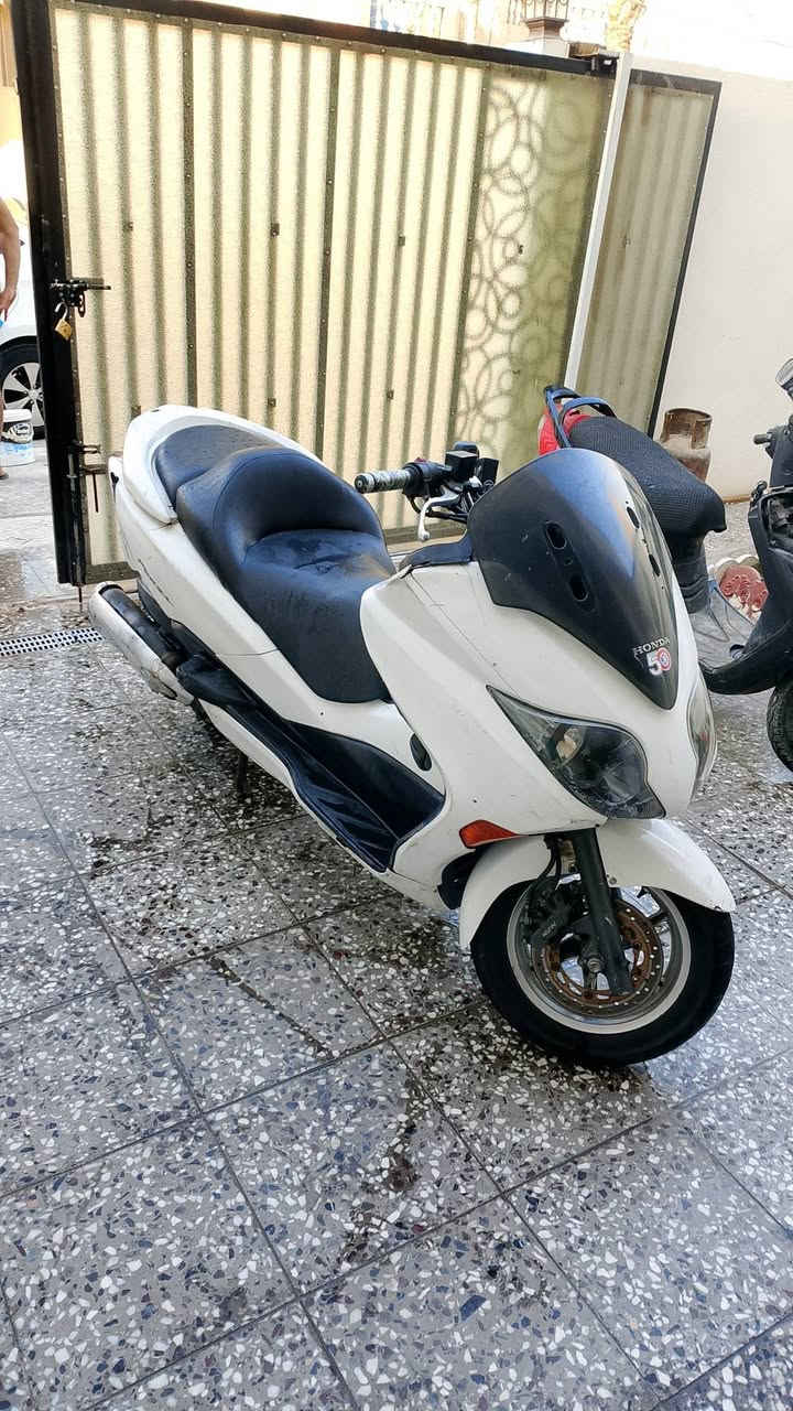 السلام عليكم 
فورزه 0/10 عميه بلاد 
مكينه مكفوله كلجات قايش جديد معدل 150
كفراته شويه مشخطه
مكان بغداد حي الجهاد 
السعر 12 وبيه مجال 
***********
