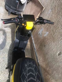 R9 للبيع جديده  نضيفه بطاريات 5  ملف 1200 كامله فول  استفسار رقم 07771...