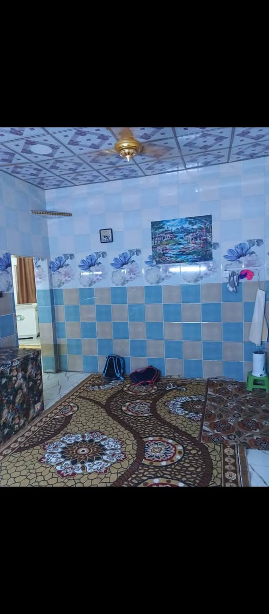 بيت 👈رقم👍 معامله كامله 200متر
 المنطقة حي الغدير شارع المستشفى البناني 🇱🇧 بضهر الأربع سايدات مباشر خلف معرض دبي للاجهزة الكهربائية
للاتصال والاستفسار اتصال او واتساب ***********
