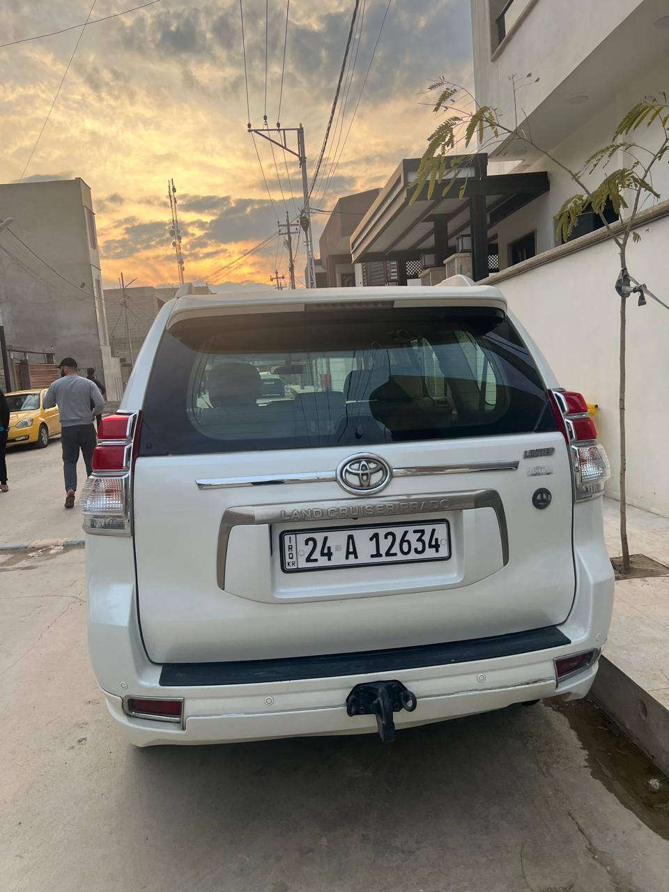 فول مواصفات 1/1  يعني مايحتاج اعدد 

شاشة 

تحكمات ستيرن 

نظام اقتصادي بيها فول فول 

7راكب 

محرك كير كله بشرط تفحص على راحتك شرط سونار 

سنويته 2027

 

سعر 220$ بيها مجال للشراي 

*********** او واتساب 

مكان سيارة موصل
