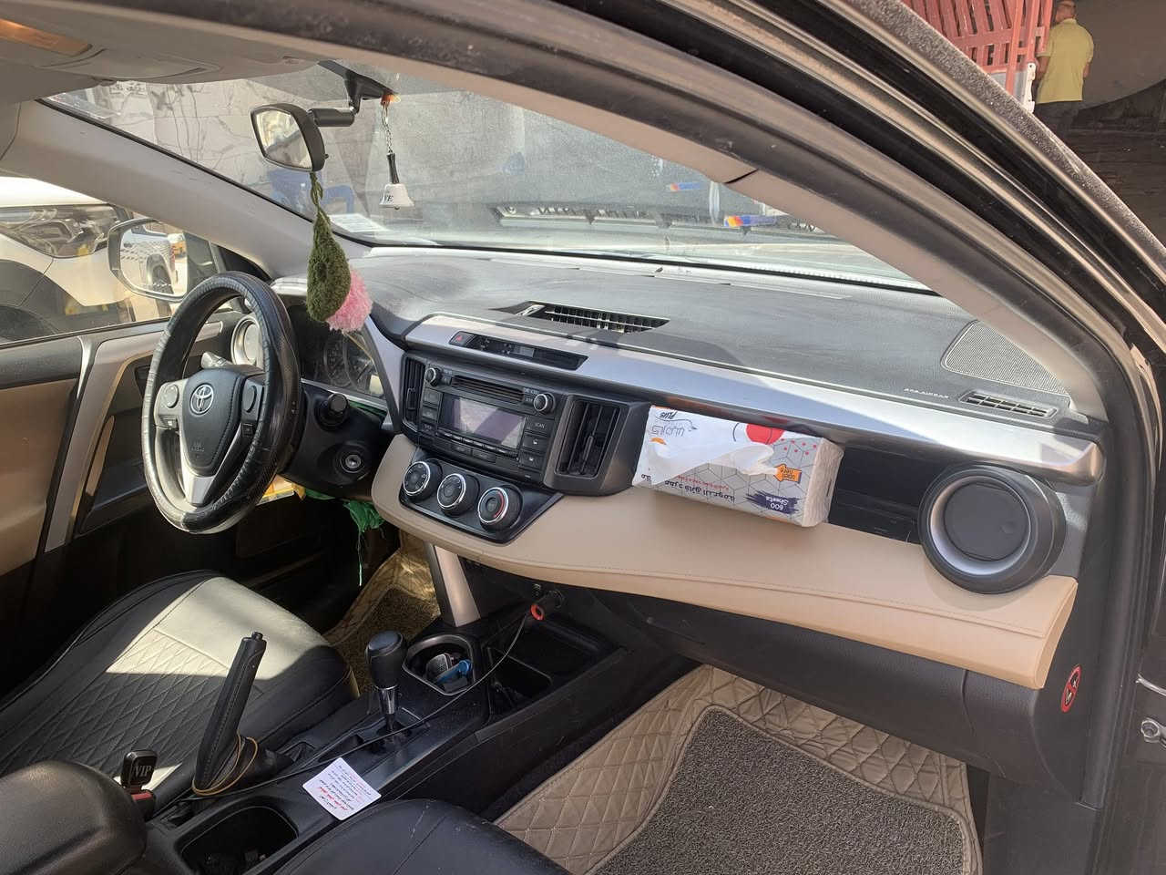 راف فور ٢٠١٨ خليجي رقم بغداد 
فور ويل نظامين قياده 
بيها قطعتين صبغ  و بارد بسيط مثل ما موضح بالسونار كير محرك صدر تبريد خير من الله
السعر  ١٦٣ ورقه وبيها مجال حك الجيه مكان السياره بغداد الامين ***********
