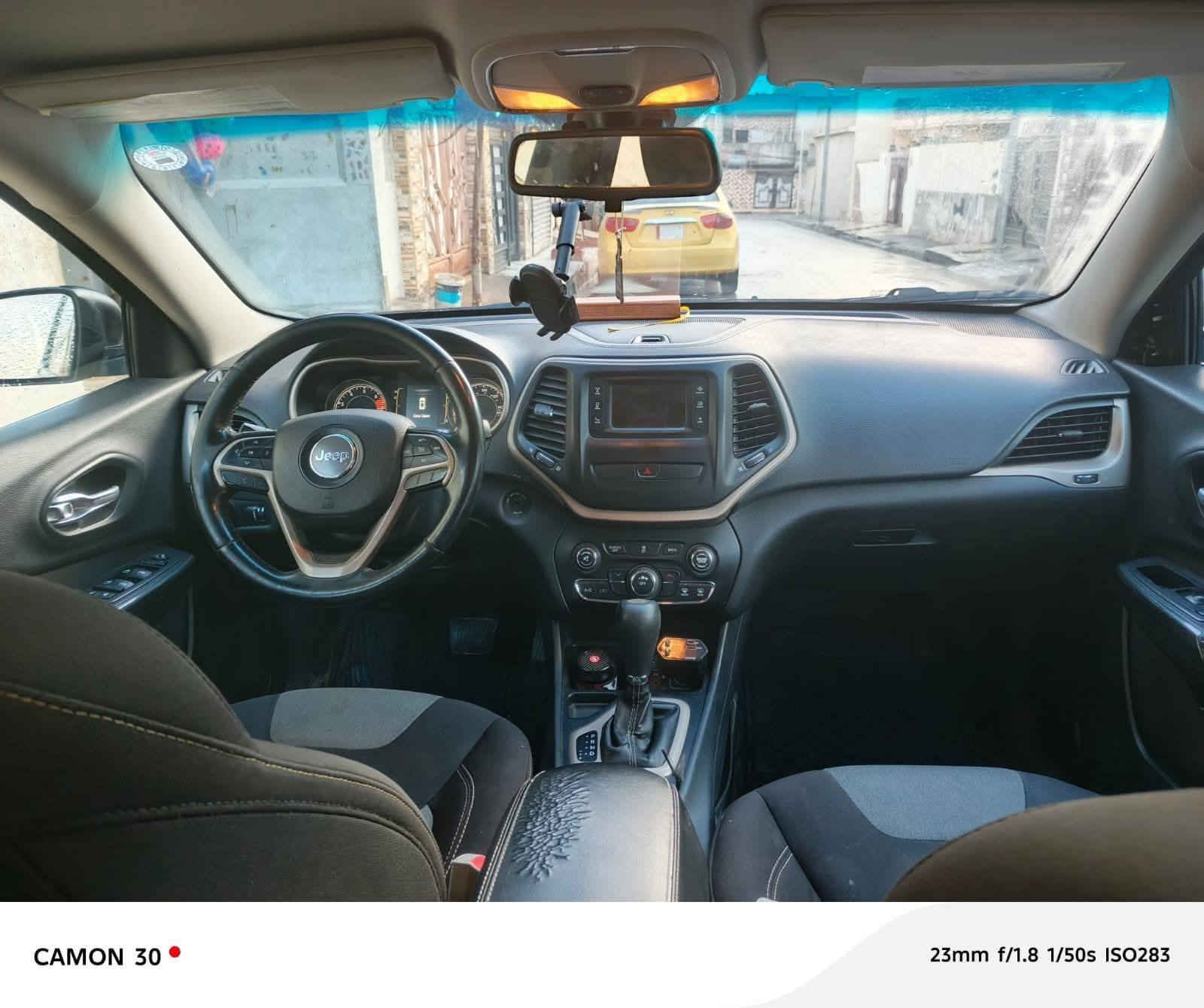 للمراوس بسيارة تكسي هم ترهم 
🚘 للبيع جيب شيروكي موديل 2016
المواصفات:
گير أوتوماتيك 9 نمر
كشنات هيتر (تدفئة)
ستيرن هيتر
سايد بريك بصمة
تشغيل عن بُعد
تحكمات ستيرن
تبريد + تدفئة شغالة 100%
🔧 الحالة الميكانيكية:
مكينة + گير بشرط الفحص
🎨 الضرر / الصبغ: جاملغ
و ربع البوند فقط
بدون دواخل ولا إيرباك
موضح بالصور
📄 التسجيل:
رقم دهوك دولي
هزّة جديدة
محوّلة باسمي قبل شهر
📍 موقع السيارة:
موصل – حي الميثاق
💵 السعر جداً مناسب 120وبيه مجال بسيط 
للاستفسار اكثر اتصل ***********.. ***********
وتساب او اتصال شعندك نزل
