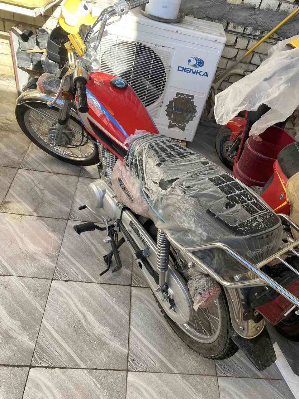 سلام عليكم أربعه كير للبيع أوراق سكنر دراجه جديده صارلها ١٥ يوم طالعه من المعرض بعدها بالجيس مستعجل على بيعتها مكاني كربلاء سعرها ٧٥٠ وبيها مجال للاستفسار 
***********
