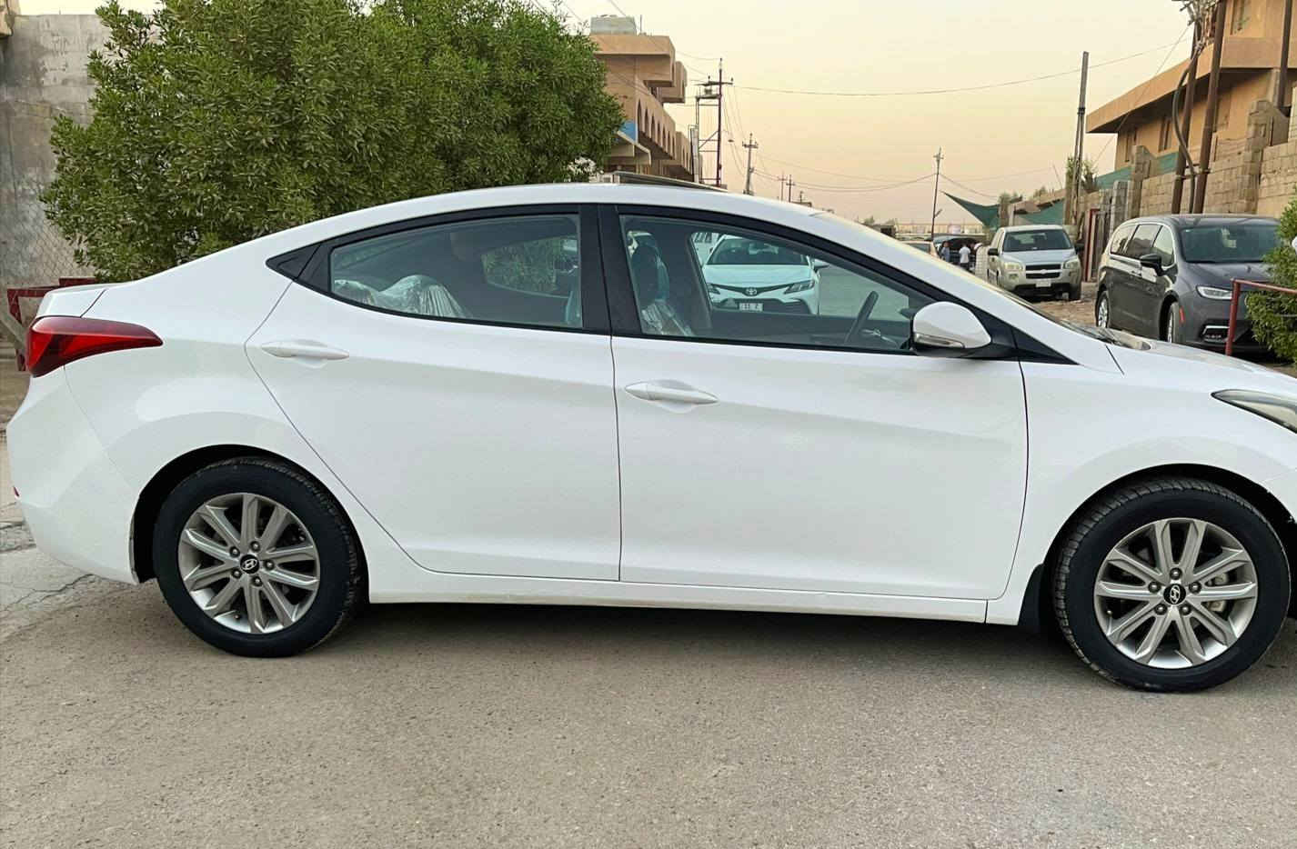 سونار مرفق مع الصور
السعر ١٢٧ ورقه 
النترا 2015 خليجي محرك 1800 دوش رقم بغداد فول مواصفات عدا البصمه 
***********
