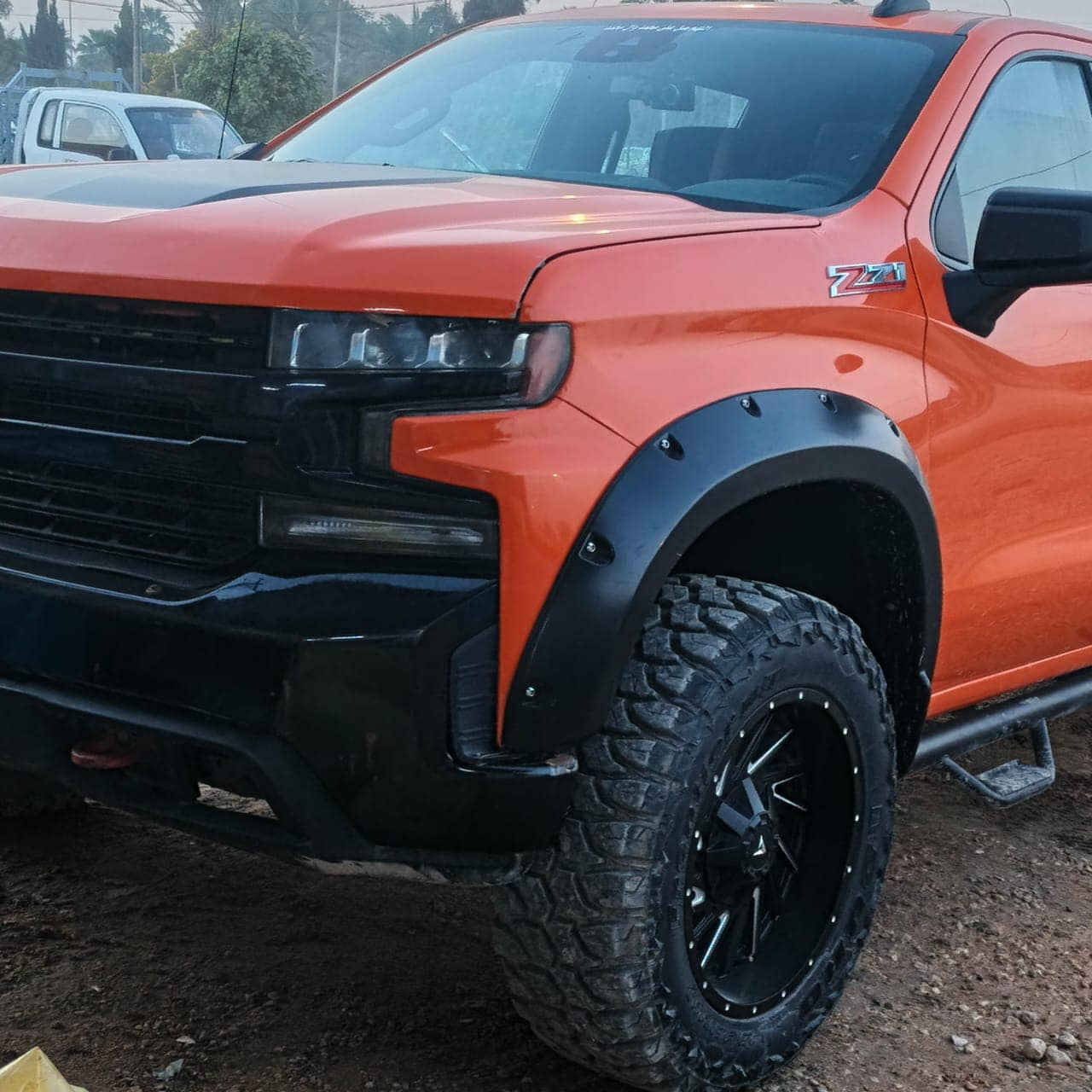 سلفرادو تريل بوس z71  موديل ٢١ باب طويل بدي طويل مواصفات كوستم السياره جاهزه وما بيهه نقص حادثهه مرفق بل منشور رقم بغداد عنوان  بغداد زعفرانيه السعر 215 وبيهه مجال بسيط ***********
