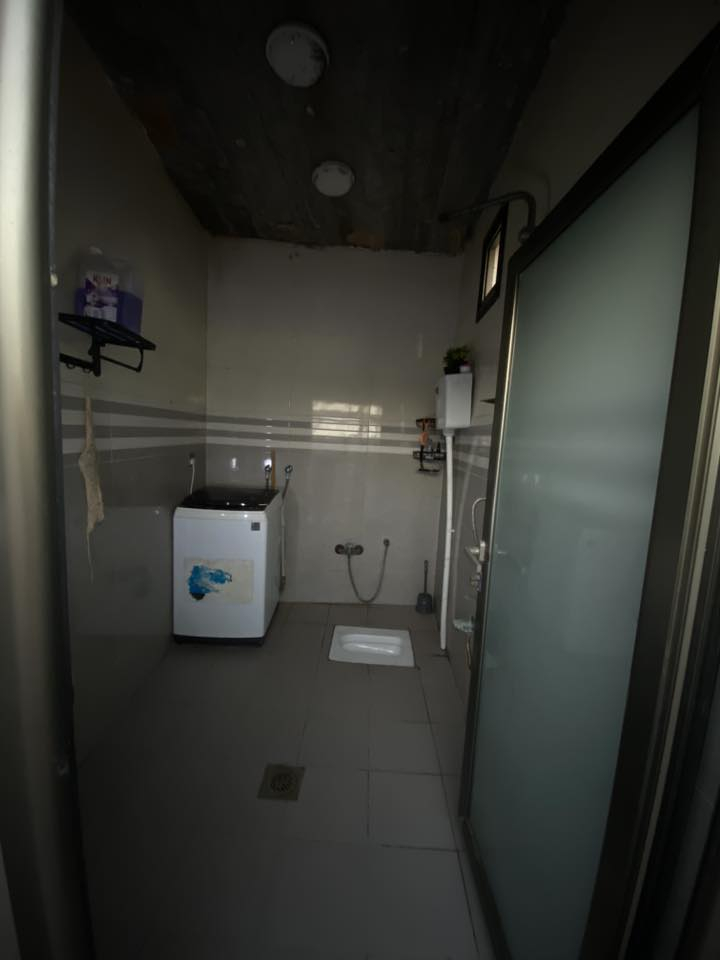 بيت  عائلة صغيره للبيع مساحته 80متر بلدية
يتكون من طارمه وحمام خارجي ومطبخ 
وصاله ودرج يكدرون يبنون مشتمل طابق ثاني  وغرفتين وحمام داخلي 
السعر33 بيه مجال بسيط البيت كلشي يمه اسواق ومدارس  قريب ع شارع 
كهرباء وماي 
العنوان عويسيان مقابل مدارس لاعلام
للاستفسار***********
