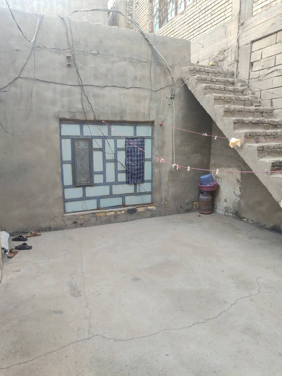 السلام عليكم
دار مساحة ٣٧٠ متر 
زراعي مفوض بالطابو سند ٢٥
النزيزة شارع متوسطة دمشق
***********
