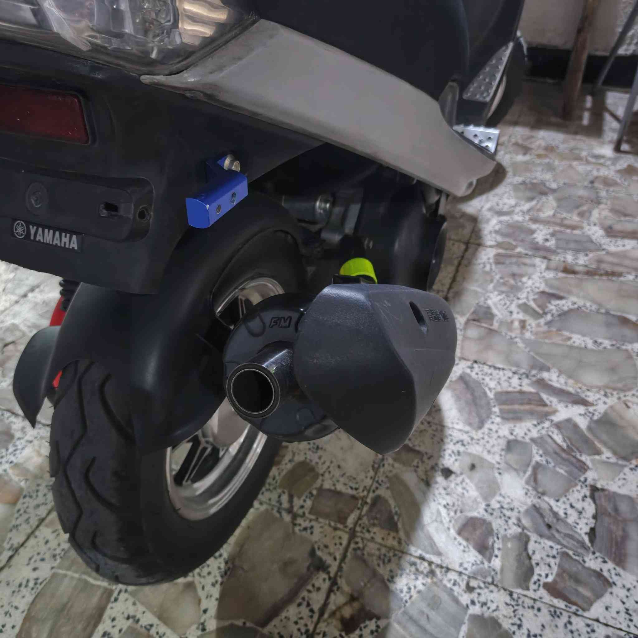 السلام عليكم..للبيع  ماكس قچمه دراجه رمبه صارلهه شهرين نازله گزوز اف ام وياله جدد تخم تاير جديد كهربائيات كلهه شغاله باتري جديد شلعه ومعدل خير من الله السعر 800 ..ولي مايعجبه السعر لايعلق ويحچي حچي زايد *********** گرمة علي
