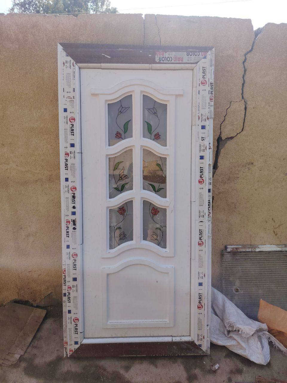 سلام عليكم باب المنيوم البيع مستخدم بس نضيف  الطول192•والعرض 93 سعره75وبيه مجال مكان كوت زويريجات الشراي يتصل***********
