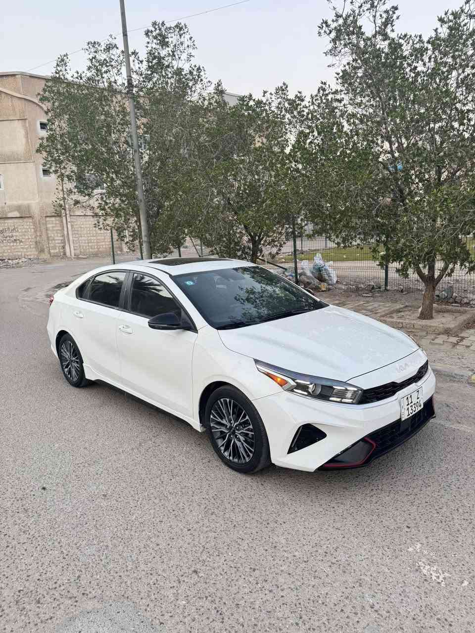 السلام عليكم 
كيا فورتي جي تي لاين 2023 
موصفات. بصمه و تشغيل عن بعد و شاشه جبيره و فتحه و رادار امامي و جانبي و سايد بريك بصمه و مثبت سرعه و قياده ذاتيه 
حادثها موضح بالصور مبدله بيبان ثنين نفس لون و صبغ نص قماره. ماشيه 28،000ميل  
مرقم بغداد.    السعر (158$) وبيها مجال. 
مكان السياره بغداد شارع فلسطين 
***********
