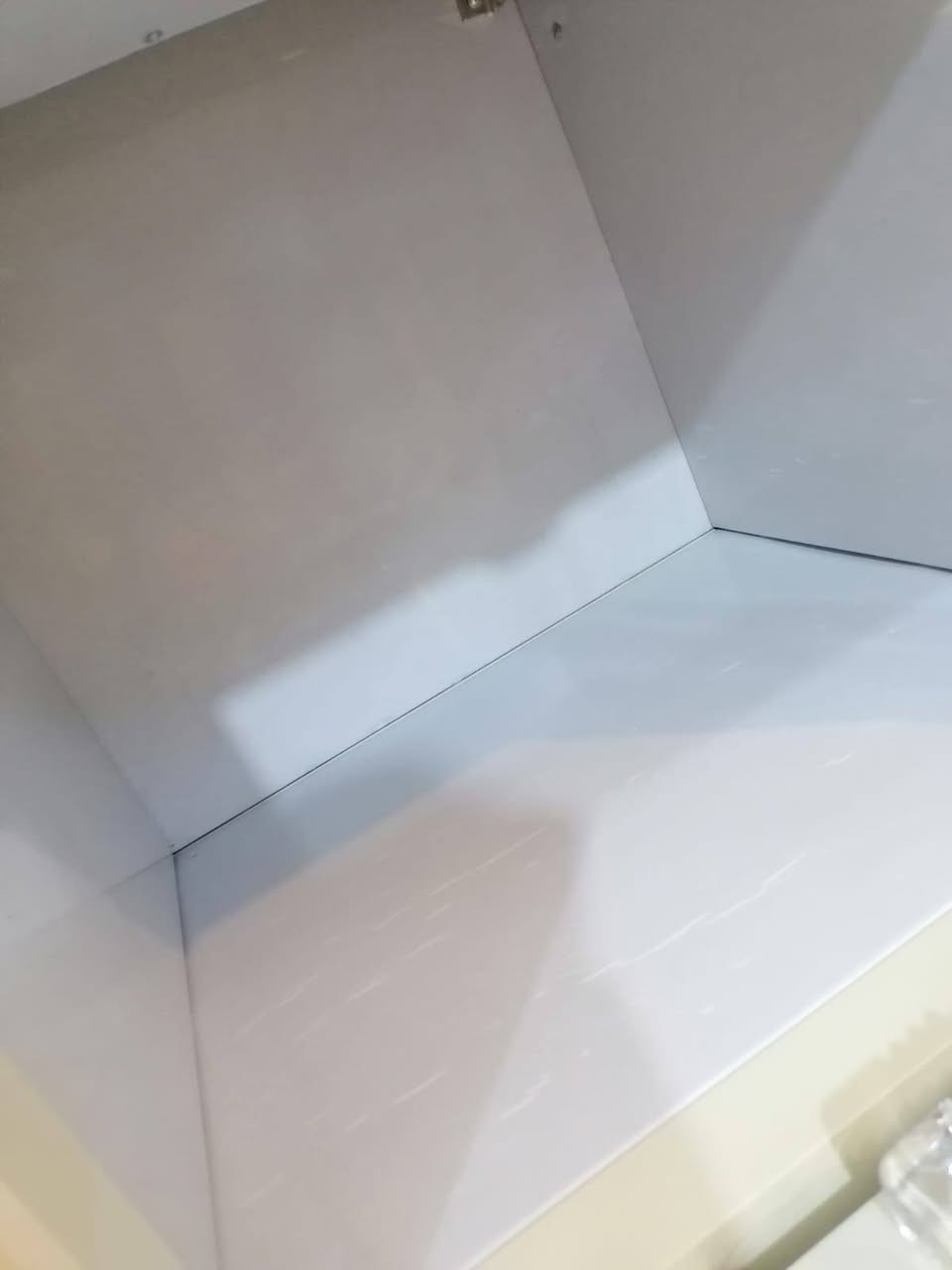 كاونتر مترا ونص السنك مترا وعشره كاونتر  كلش نضيف للبيع السعر ٣٥٠ مكان بغداد الثعالبه الاتصال ع رقم ***********
