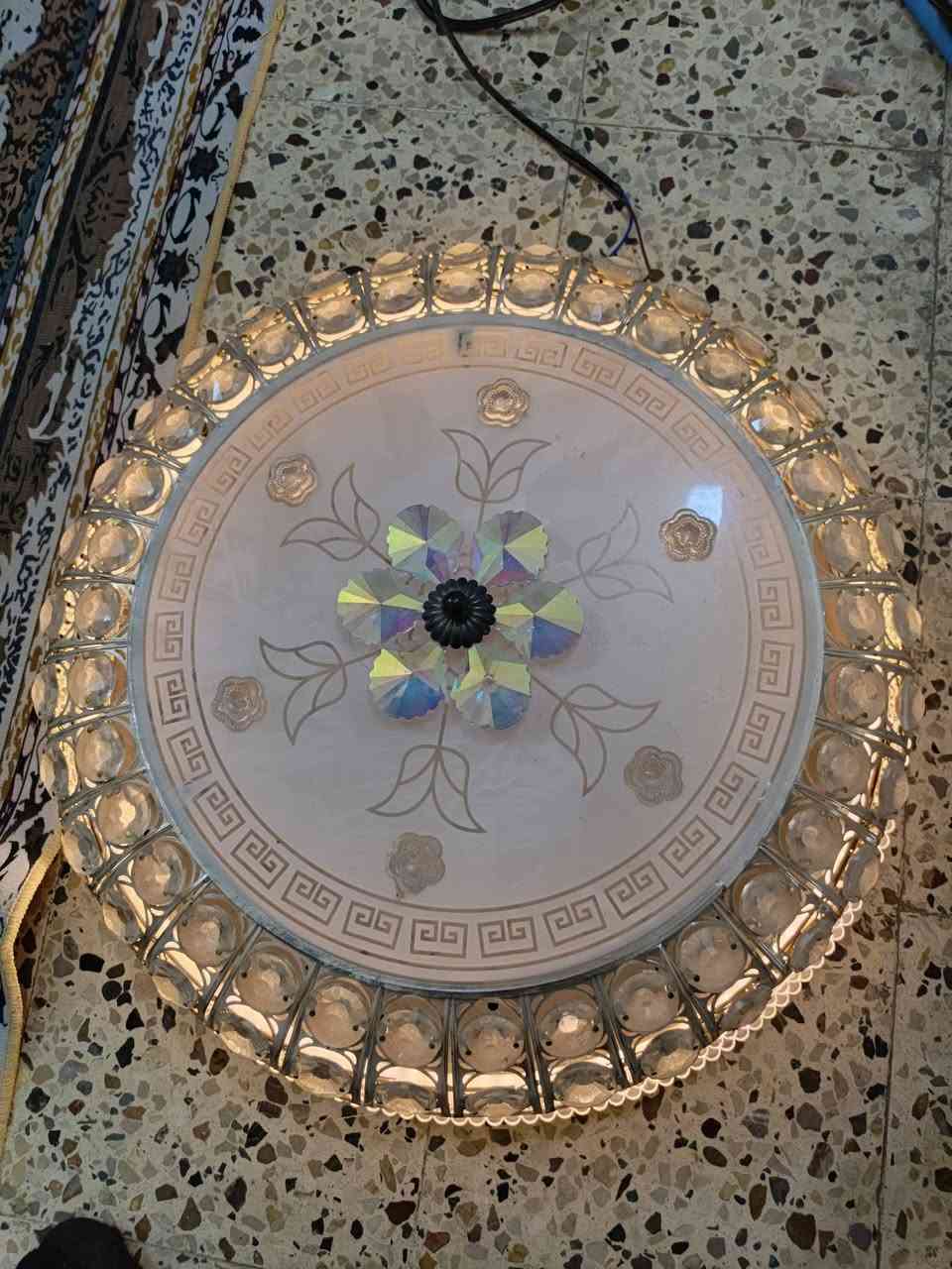 السلام عليكم عندي زوج ثرياث للبيع ومثل ماشفون بل صور ثلاثة ألوان بيهن سعرهن ٨٥ ألف وهذا رقمي ***********/*********** ومكاني بل المحموديه
