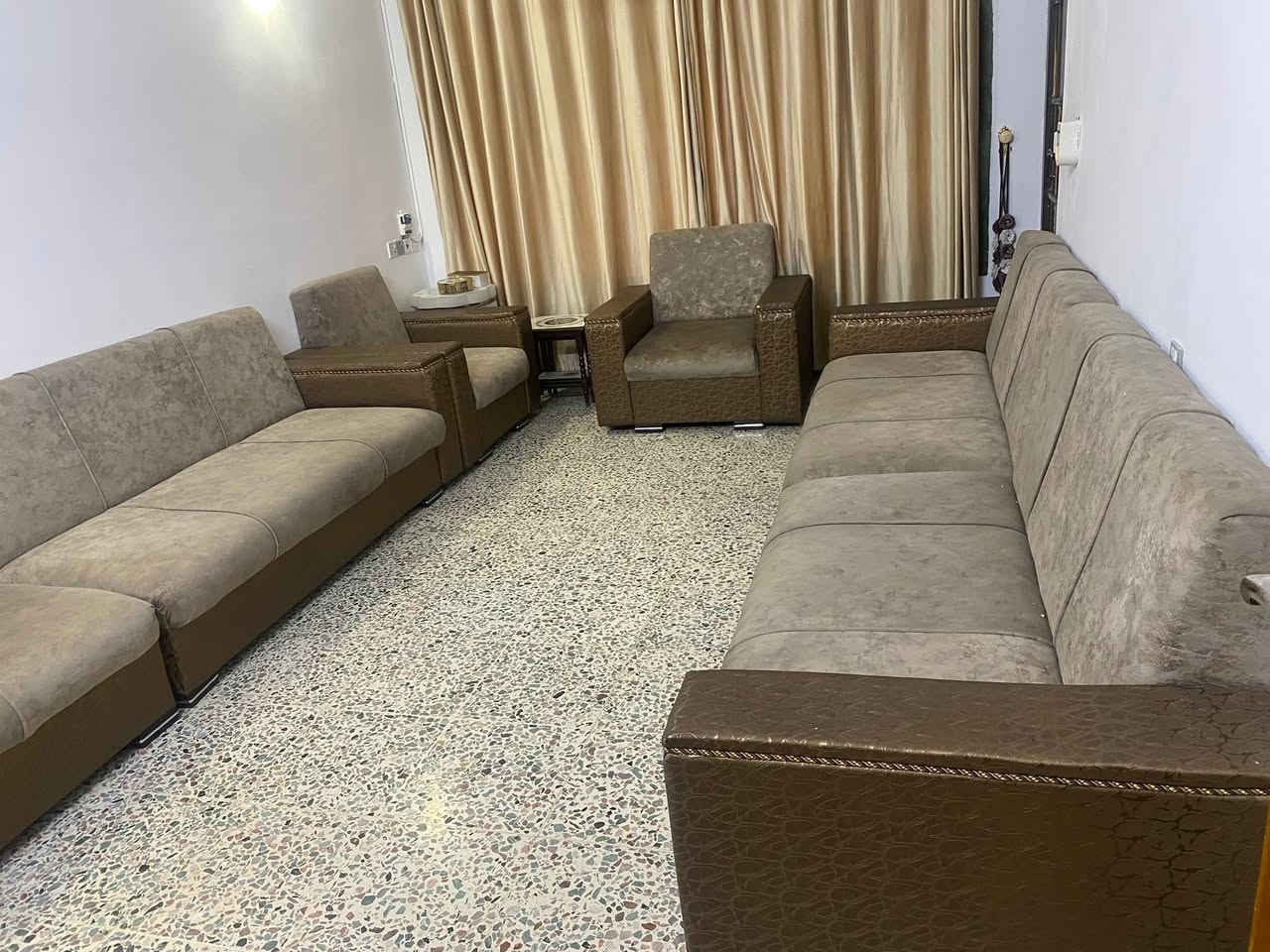 ديوان  خشب عراقي ثقيل اخو جديد مستخدم شهر  /١٠ امتار
ب مليونين قفلها ٩٠٠ الف


**إذا كنت صاحب هذا الإعلان وتريد حذفه لأي سبب، رجاءا أرسل رسالة إلى الدعم الفني**