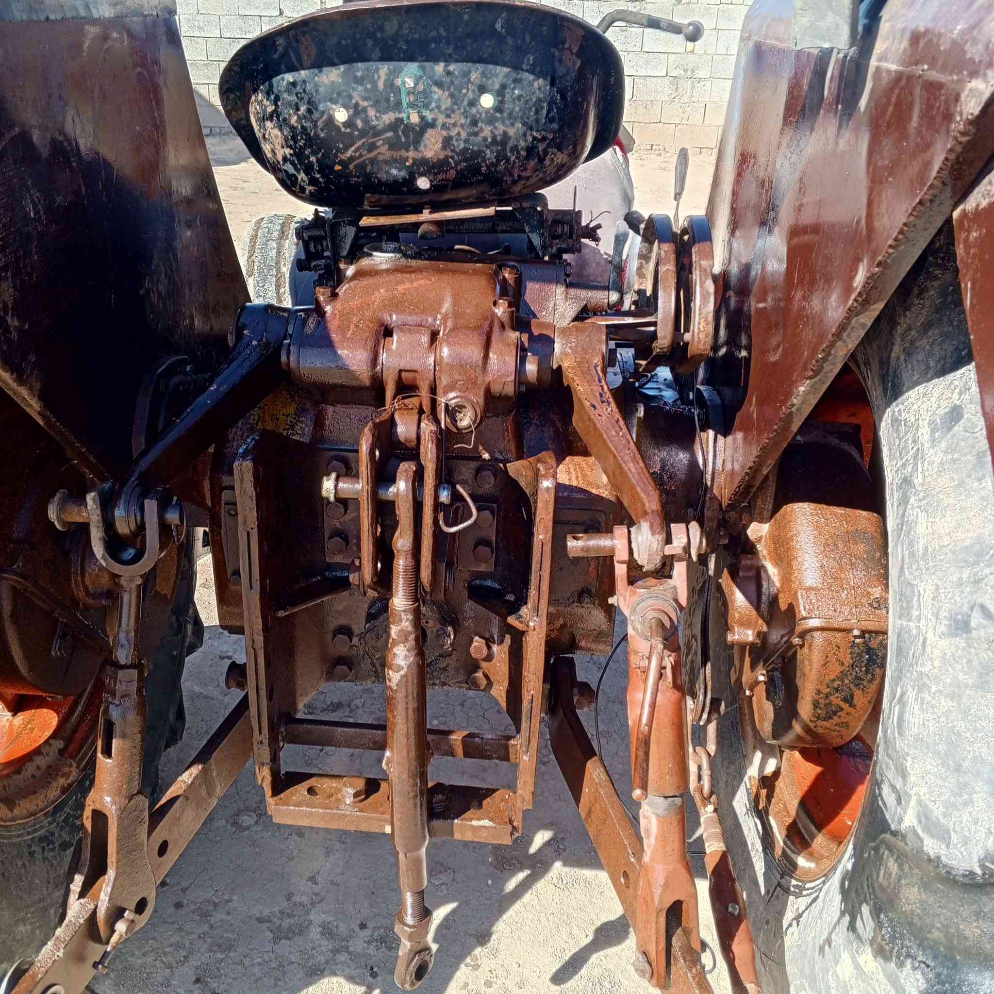 سلام عليكم   للبيع عنتر 71موديل 86 وضع شريكه نكره سلف كربايات كله شغاله اكسل كير مكينه كله شرط رقم وسنويه مكان العماره قرب صيطرت سيد سفيح رقم الهاتف***********
