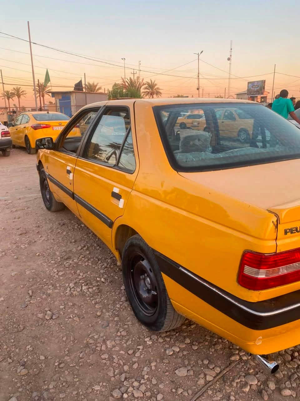 السلام عليكم بيجو لميس موديل 2013للبيع السياره بيها جاملغ خلفي بي ضربه ومعمر السعر 26 او بيها مجال  ***********
