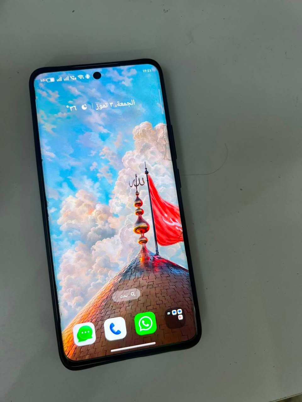 ## 👑 للبيع: Realme 14 Pro 5G (مستعمل نظيف كلش وببطارية عملاقة) 👑
**الجهاز أخت الجديد وبحالة ممتازة جداً (نظافة 100%)، استخدام راقي وبدون أي عيوب أو شخوط، شغال طيارة ومحدث لآخر إصدار!**
### 📊 المواصفات الرسمية للجهاز (من الإعدادات مباشرة):
 * **الذاكرة التخزينية:** **256 جيجابايت** (مساحة ضخمة تكفي لكل ملفاتك وألعابك).
 * **الذاكرة العشوائية (RAM):** **12 جيجابايت** أساسية + ميزة توسيع الرام بمقدار **4 جيجابايت** إضافية (أداء فائق السرعة وبدون أي تعليق).
 * **البطارية العملاقة:** **6000 مللي أمبير** (بطارية ضخمة جداً تدوم معك لفترات طويلة من الاستخدام المكثف والألعاب).
 * **المعالج:** **Dimensity 7300 Energy** مدعوم بمحرك الأداء **Flux Engine** (أداء قوي جداً في الألعاب وسلاسة تامة وتوفير ممتاز للطاقة).
 * **الشاشة:** **6.67 بوصة** بحجم مثالي وألوان رائعة جداً لمشاهدة المحتوى والتصفح.
 * **الكاميرات:** * خلفية مزدوجة الأساسية بدقة **50 ميجابكسل** لتوثيق أدق التفاصيل + عدسة ثانوية **2 ميجابكسل**.
   * أمامية (سيلفي) بدقة **16 ميجابكسل**.
 * **النظام والواجهة:** واجهة **realme UI 7.0** الأحدث (الإصدار محدث بالكامل).
### 📝 تفاصيل البيع والملحقات:
 * **الملحقات:** يجي ويا **شاحنته الأصلية السريعة**.
 * **حالة الجهاز:** مستعمل نظيف كلش، مكفول من كل النواحي (غير مفتوح وغير مصلح) وعلى الفحص والمعاينة وين ما تحب.
 * **الموقع:** كربلاء.
 * **السعر:**375.000 دينار عراقي.
> 💡 **ملاحظة للمشتري:** الجهاز فرصة للي يدور نظافة وأداء بطارية خارق وشكل مميز.
> 
📞 **للتواصل والاستفسار:** يرجى المراسلة على الخاص كربلاء, العراق


**إذا كنت صاحب هذا الإعلان وتريد حذفه لأي سبب، رجاءا أرسل رسالة إلى الدعم الفني**
