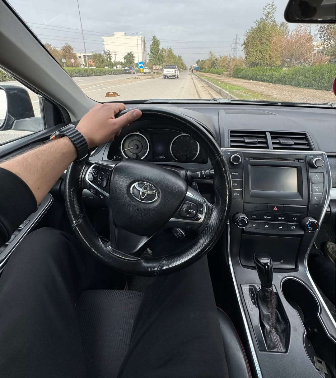 تويوتا كامری ٢٠١٧ SE
جملغ بونیت صبغ بێ داخلی (بدون دواخل)
ارباک سووکان (ستیرن) طاك
سەیارەکە بێ عەیبە کامل بەشەرت 
سەنەوی و ڕەقەم نوێیە
١٢٩$ نرخی فرۆشتن 
*********** — *********** أربيل, العراق
