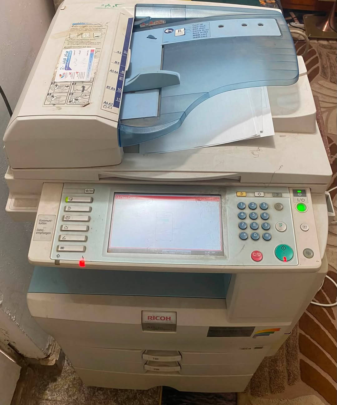 جهاز استنساخ ريكو  Ricoh
موديل  MP C2051
يطبع ورق A4 و A3

سحب شيدر واستنساخ 

السعر  300 الف 

كربلاء / سيف سعد / شارع الكوثر 

هـ. ***********
