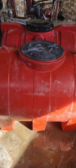 السلام عليكم يوجد دبات للبيع  العد /2/ درجه اوله جدد كل وحده ام الطن يعني ثنينهن طنين العنوان الشرش الجلعه السعر 160/ ثنينهن ***********
