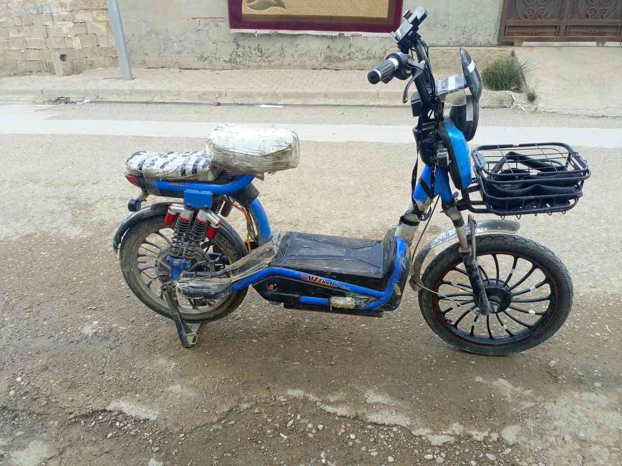 سلام عليكم بايسكل شحن حجم 20موديل 24شغال بطاريات حيل زينات السعر200وبي مجال شراي اتصل ***********يرهم مروسه ويا بايسكل عادي ونترهم عل فرق مكاني كركوك حي العسكري
