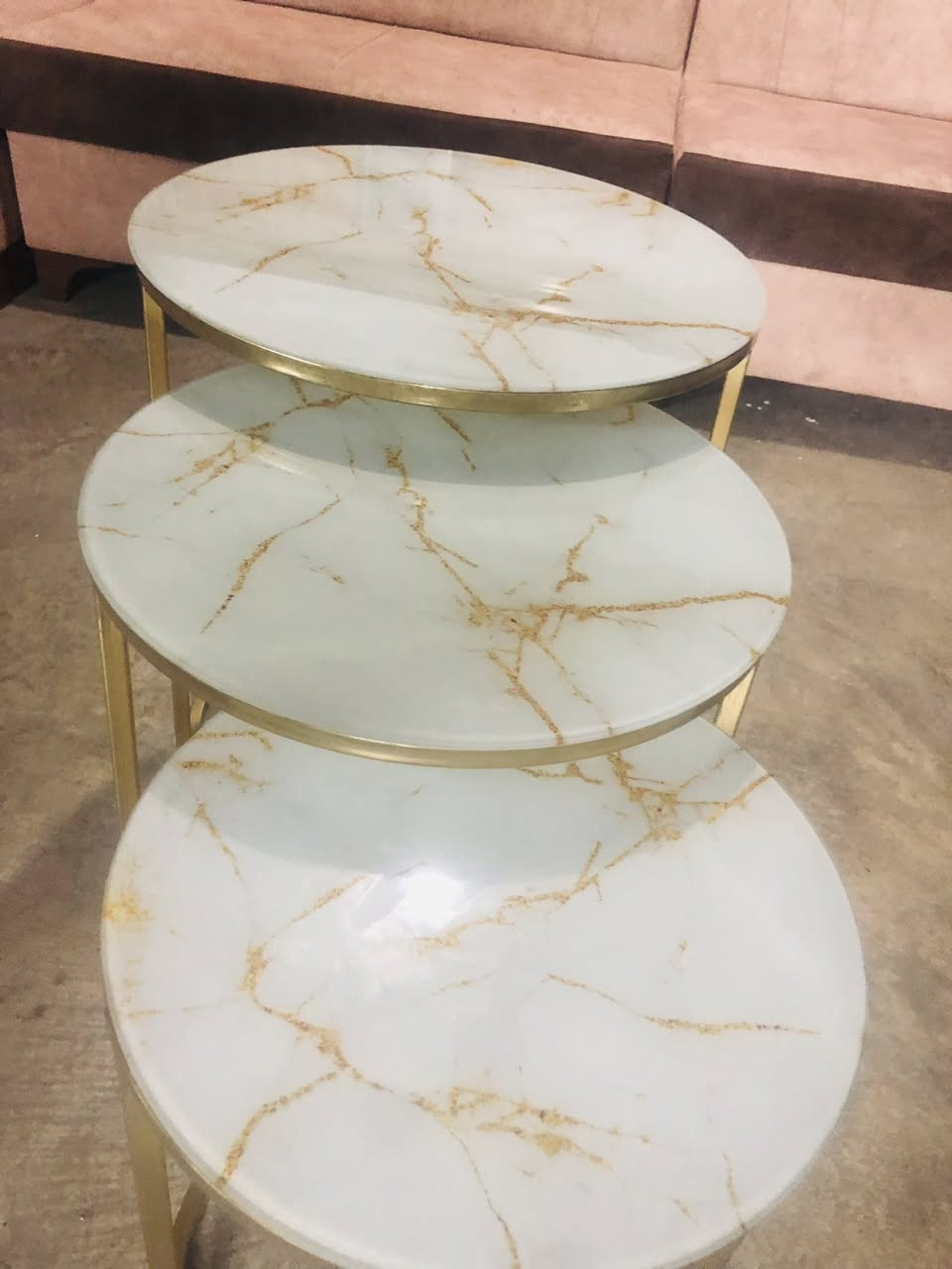 سڵاوی خوای گەورەتان لێبێ 
ئەمتاقمە تەپڵەکە بۆ فەۆشتن 
سەعریشی گونجاوە 
ژ.م***********
