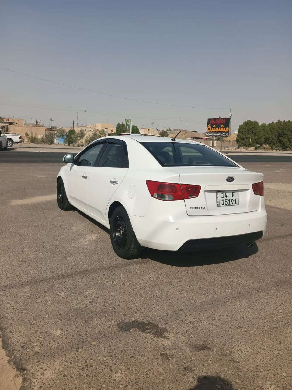 سلام عليكم للبيع كيا سيراتو موديل 2011 وارد خليجي محرك 1600دوش محرك كير تبريد حداديه كفاله من الضربه والتبديل بيه رش تجميلي قطعتين والباقي كفاله سياره جديده رقم بصره سنويه مجدده 2030 دواخل لونين سعر 88 بيه مجال كلش قليل/***********/عنوان بصره
