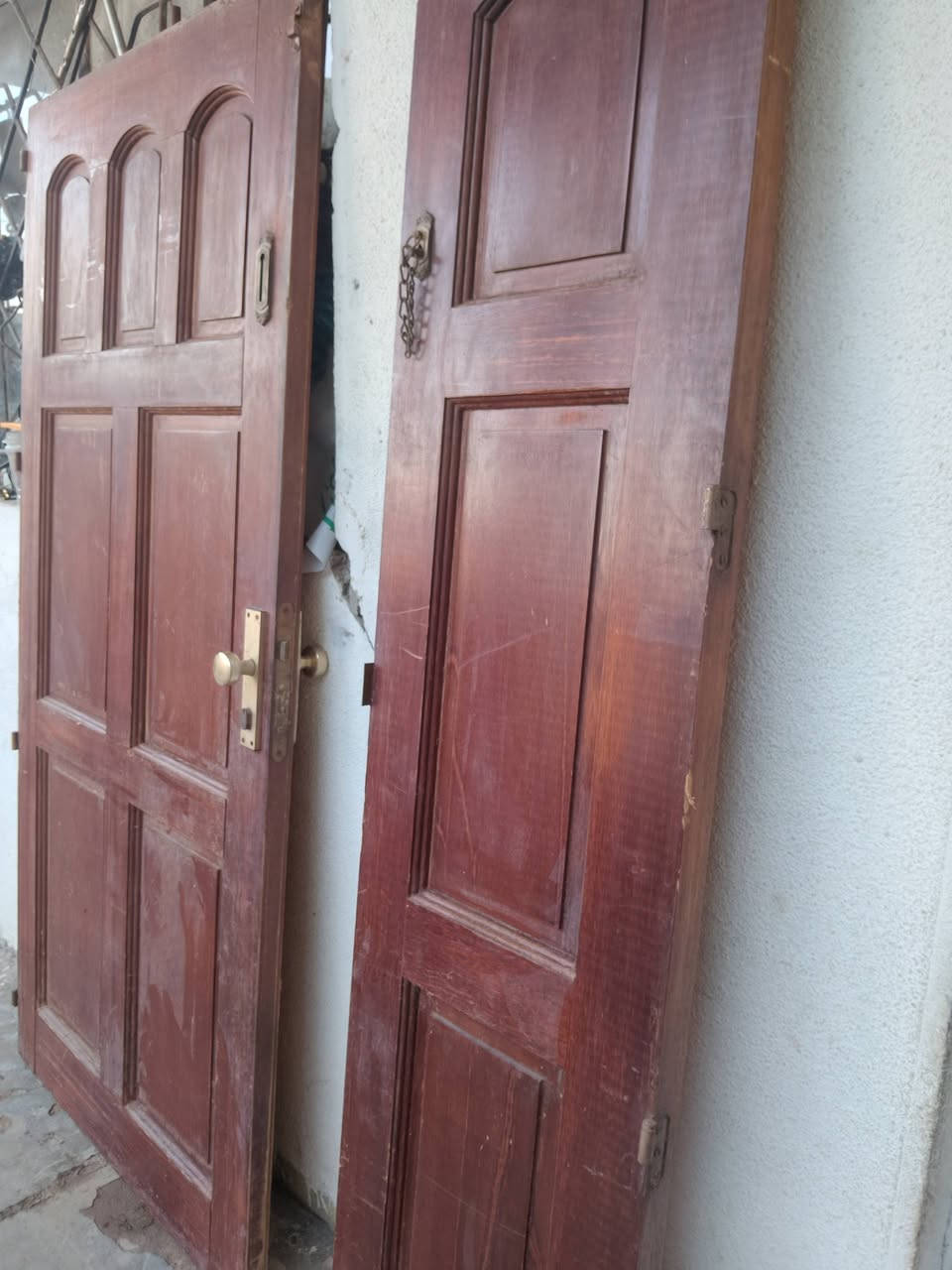 للبيع باب خشب 🌰🥥جوز العنوان حي الميثاق اتصل على الارقام التاليه ***********/ /*********** بي وتساب 🛜📲 @إشارة
